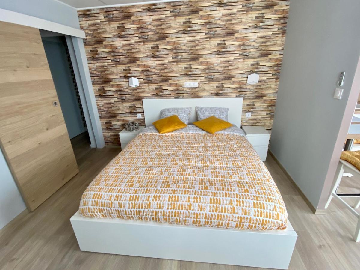 Logements Equipes A Onnaing Avec Espace Balneo En Option Proche Toyota, Autoroute Et Valenciennes Buitenkant foto